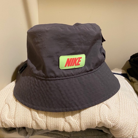 Nike bucket hat